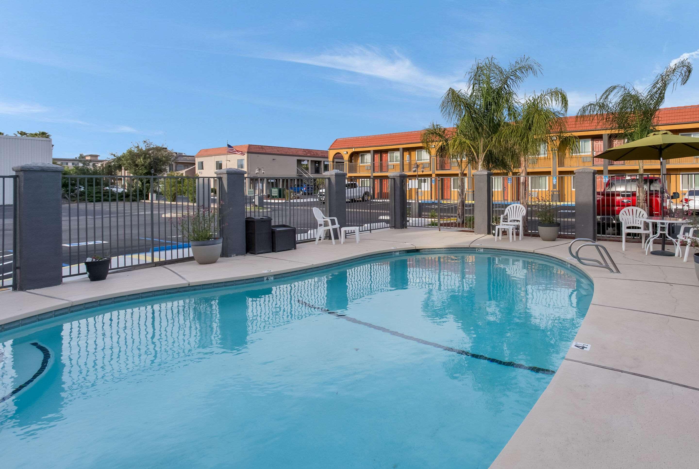 Quality Inn Redding Near I-5 Exterior photo