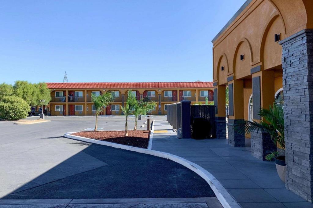 Quality Inn Redding Near I-5 Exterior photo