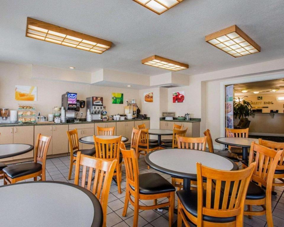 Quality Inn Redding Near I-5 Exterior photo