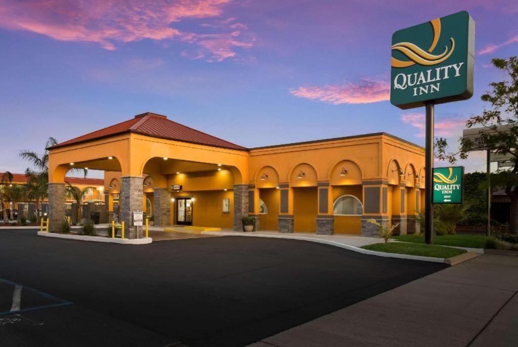 Quality Inn Redding Near I-5 Exterior photo